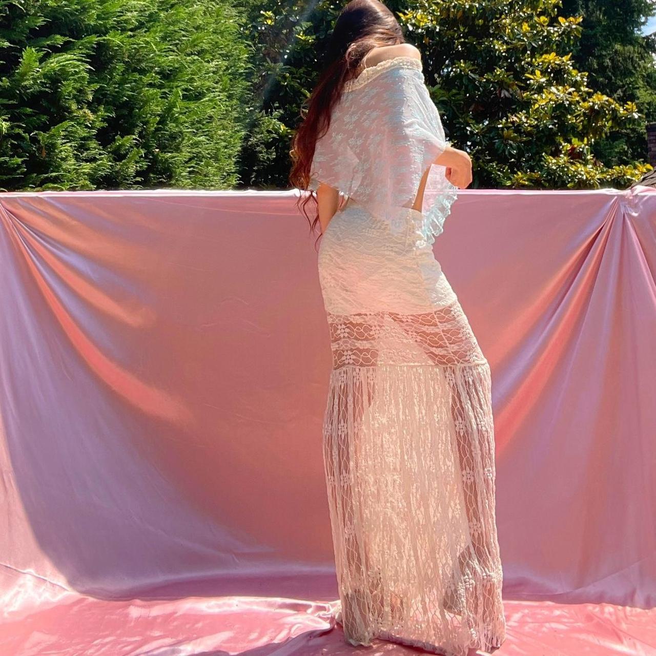 𝑀𝑒𝓇𝓂𝒶𝒾𝒹 𝒮𝒾𝓁𝓀 𝒶𝓃𝒹 𝐿𝒶𝒸𝑒 𝒟𝒶𝒾𝓃𝓉𝓎 𝒫𝑜𝓃𝒸𝒽𝑜