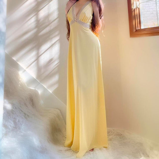 1970s Vanity Fair butter yellow nylon/lace buttoned lingerie gown