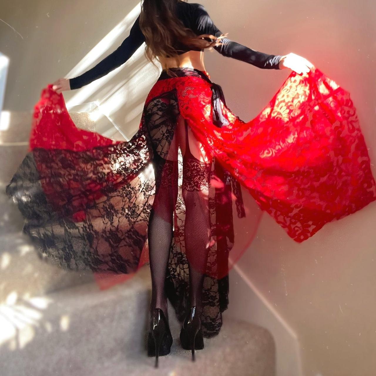 𝐵𝓁𝒶𝒸𝓀 𝒶𝓃𝒹 𝑅𝑒𝒹 𝐿𝒶𝒸𝑒 𝒫𝒶𝓉𝒸𝒽𝓌𝑜𝓇𝓀 𝑀𝒶𝓍𝒾 𝒮𝓀𝒾𝓇𝓉