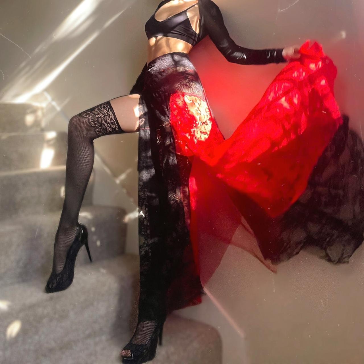 𝐵𝓁𝒶𝒸𝓀 𝒶𝓃𝒹 𝑅𝑒𝒹 𝐿𝒶𝒸𝑒 𝒫𝒶𝓉𝒸𝒽𝓌𝑜𝓇𝓀 𝑀𝒶𝓍𝒾 𝒮𝓀𝒾𝓇𝓉