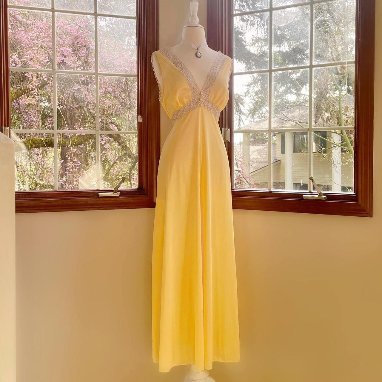 1970s Vanity Fair butter yellow nylon/lace buttoned lingerie gown
