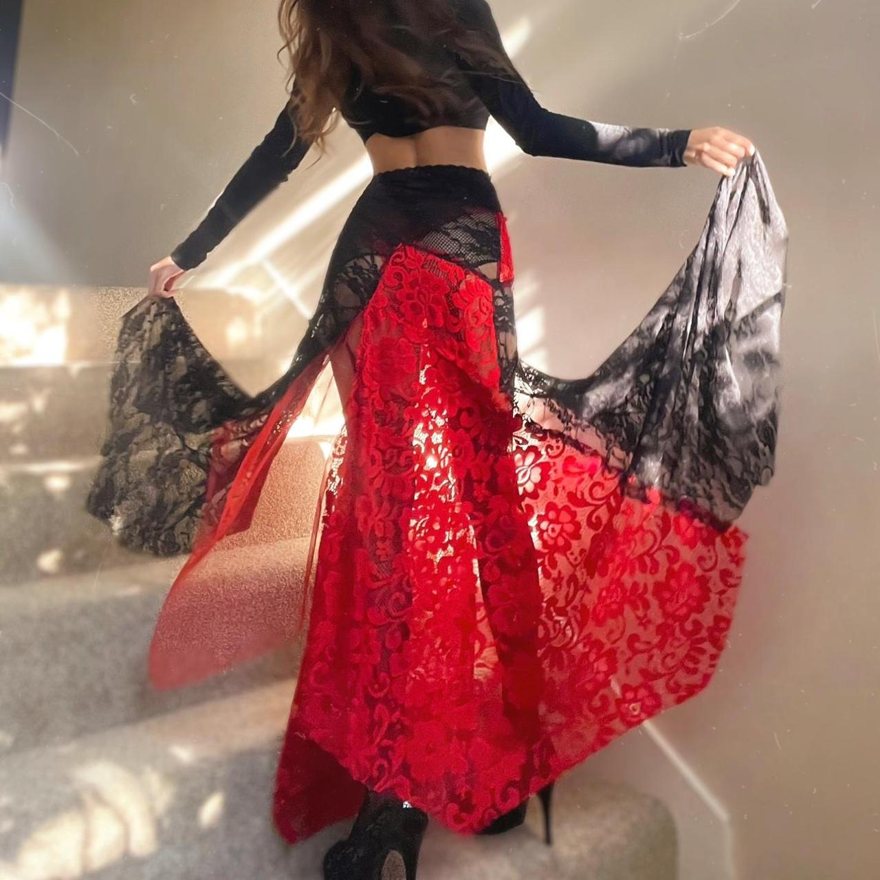 𝐵𝓁𝒶𝒸𝓀 𝒶𝓃𝒹 𝑅𝑒𝒹 𝐿𝒶𝒸𝑒 𝒫𝒶𝓉𝒸𝒽𝓌𝑜𝓇𝓀 𝑀𝒶𝓍𝒾 𝒮𝓀𝒾𝓇𝓉